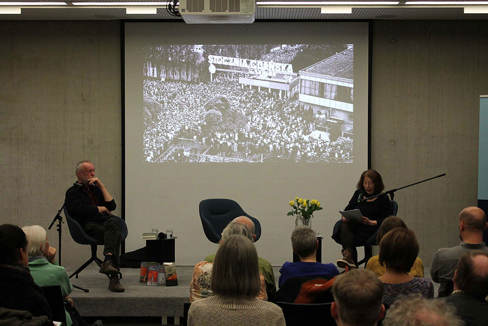 Ewa Maria Slaska und Utz Rachowski bei einer Podiumsdiskussion 